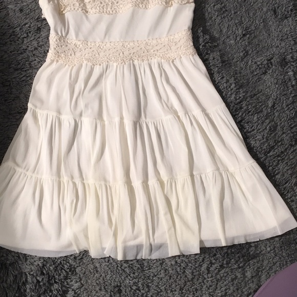 Beautiful dress - Picture 4 of 5